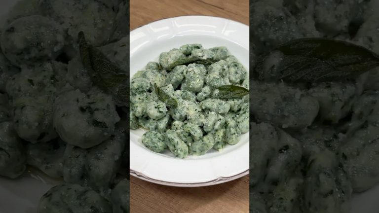 💚 GNOCCHI di SPINACI con BURRO e SALVIA FRITTA…che sogno!😍 #Shorts