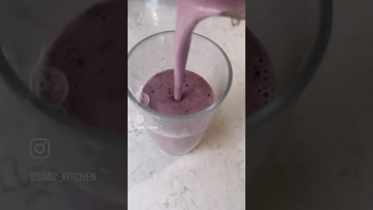 Are you looking for a healthy & delicious smoothie recipe? I’ve got you covered! #smoothierecipes