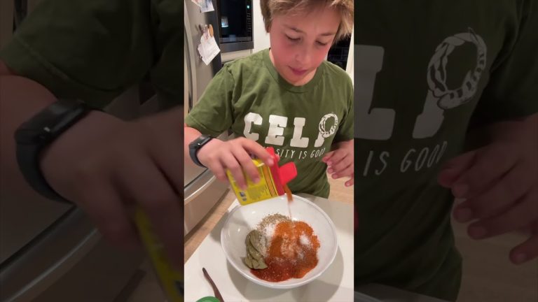 fresh crab seafood boil #cooking #childchef #scampishrimp #seafoodrecipe #food #