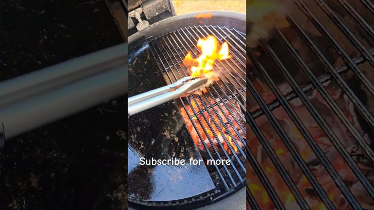 Best way to clean your grill grates on any grill.  #grilling #kamado #grillskills #grilltime #bbq