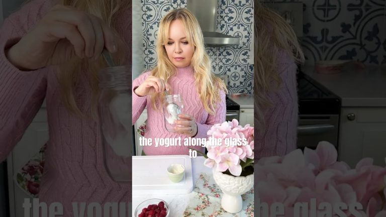 Healthy Raspberry Cloud Smoothie💖DairyFree recipe in comments #foodshorts #healthyrecipes #smoothie