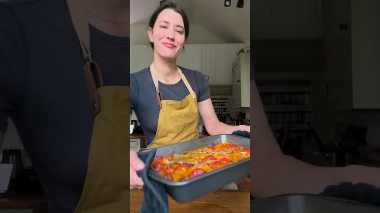 Tomato and Red Pepper Confit Pasta  #cooking #weeknightdinners #pasta #sauce #confit  #vegetarian