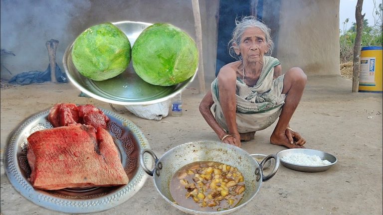 90 year old poor window Grandma cooking PORK CURRY with Papaya recipe & eating||Village kitchen