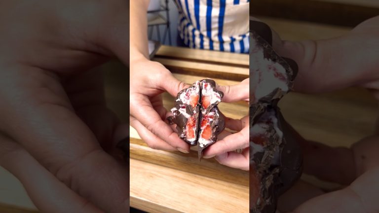 Strawberries. Yogurt. Chocolate. Yummy 🤤🤤🤤Subscribe for more #recipes #shorts #fyp