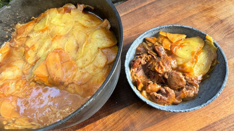 Schmorbäckchen mit Kartoffelgratin aus dem Dutch Oven – One Pot Gericht