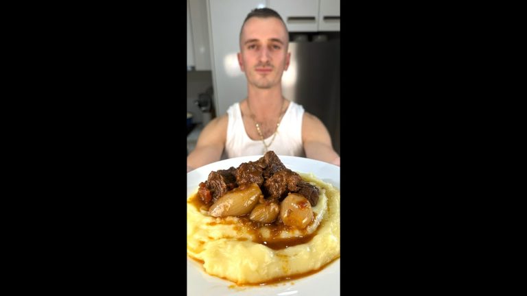 Stifado recipe (Greek beef stew with shallots)