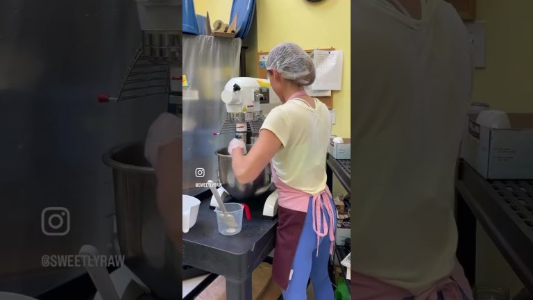 Day in my life as a dessert company owner. Make cheesecakes with me! #dayinthelife #dessertshop