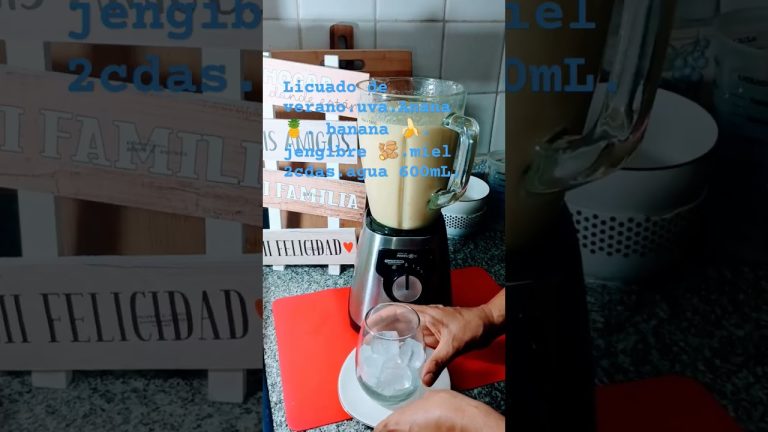 Licuado de verano.uva.anana 🍍. banana 🍌. jengibre 🫚. miel 2cdas.agua 600mL#licuados #delicious