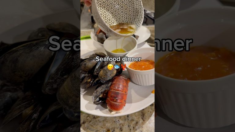 I am addicted to this seafood dinner 😋#shorts #food #seafood #lobster