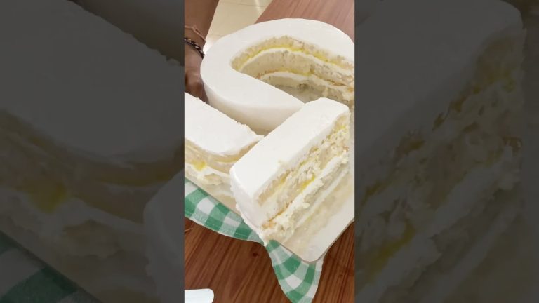 Round cake se 5 number cutting Part-1#shorts #cakecutting #cooknbakewithmanju