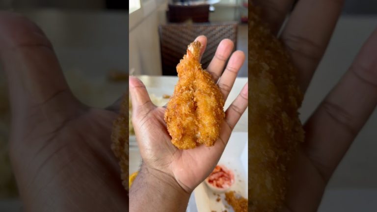 The BIGGEST Fried Shrimp I’ve Ever Seen!! #foodie #foodvlog #shrimp #seafood #losangeles #foodreview