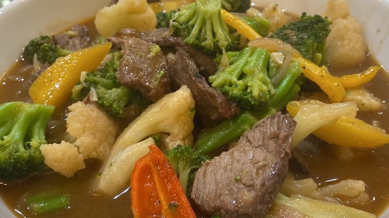 How To Make This Delicious Beef, Broccoli,& Cauliflower, Stir Fry using leftover Steak and Veggies