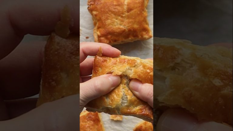 Vietnamese Meat Pie (Bánh Patê Sô/Pâté Chaud) #pork #recipe #vietnamesefood