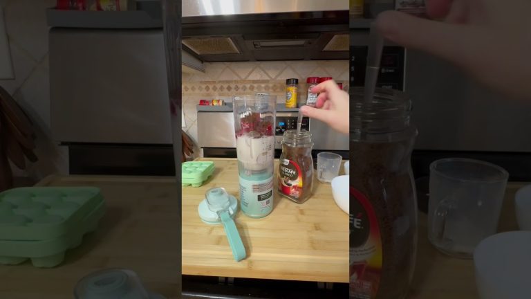 Morning Smoothie, perfect iced coffee 🤷🏻‍♀️? #shorts #Ninjablast