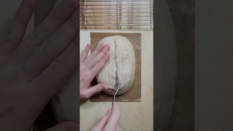 Scoring Sourdough Bread #sourdough#sourdoughstarter#howtomakesourdough#sourdoughscoring #shorts