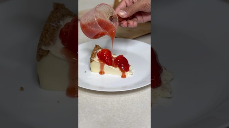 Best cheesecake I’ve had!! #strawberry #cheesecake #cake #baking #dessert #recipe #shorts