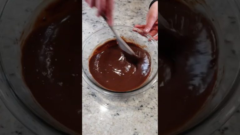 Valentine’s Day Treats! 💕 #valentinesday  #cupcake #baking #shorts #dessert