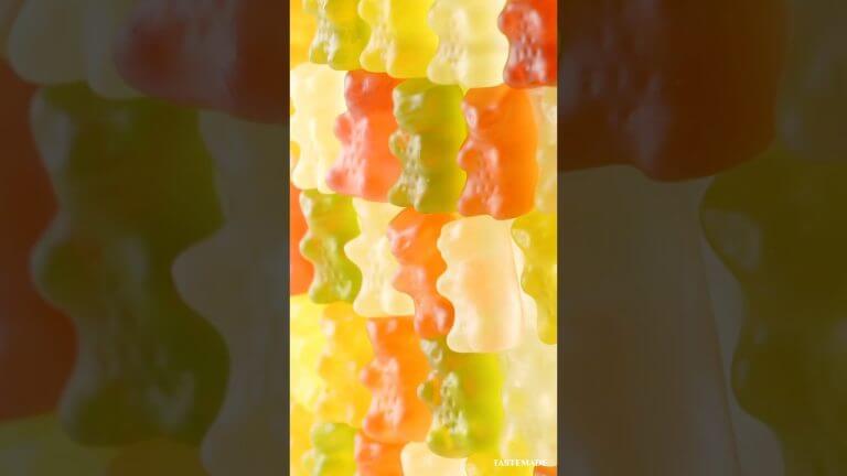 くまのグミを貼り付けたケーキを作ってみた🧸 #shorts #グミベア #ハリボー #ケーキ #バレンタイン #バレンタインレシピ