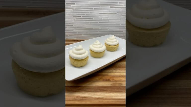 EASY VANILLA CUPCAKES – Full Recipe Link in Description #Baking #Dessert #Foodie #FoodShorts #Shorts