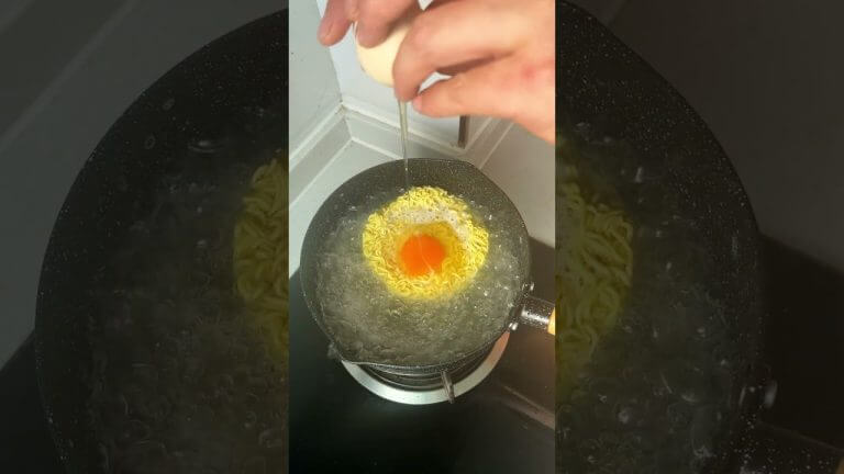 Noodles with ham #foryou#pork#food #recipe #cooking #pork #instant #Noodles