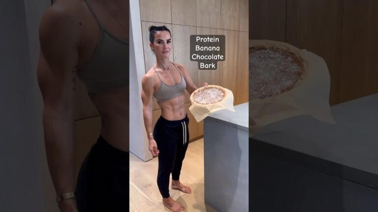 NEW Protein Banana Chocolate Bark 👉 WeRise App for all my training and fave recipes