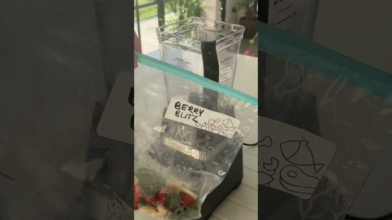 Freezer Smoothie Packs 🍓🍌 #freezer #smoothie #smoothierecipes