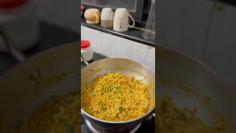 Chilli garlic maggi #shorts #maggi #snacks #asmrcooking #breakfastrecipe