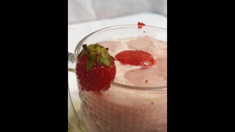 Strawberry 🍓 Milkshake #recipe #explore #shortsviral #viral