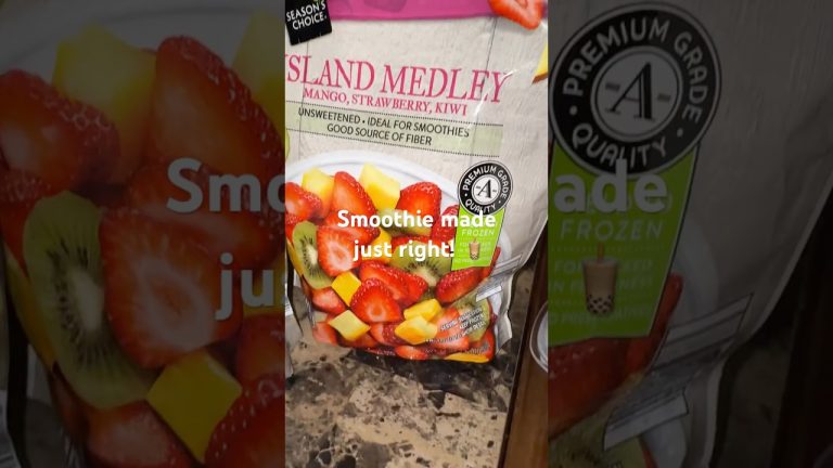 Love smoothies? Make one with me real quick!