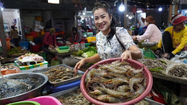 Market show and cooking: Shrimp and pork cooking – shrimp recipe