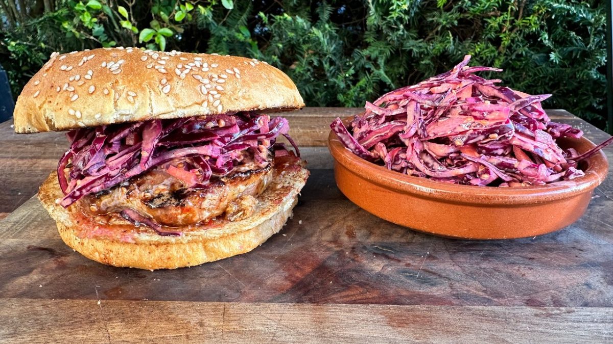 Asia style Burger mit Rotkrautsalat