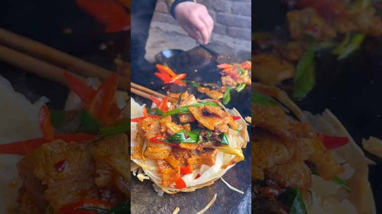 Chinese burger Fried pork slices with pepper