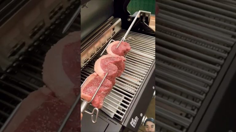 Eating #steak #beef #bbq #meat #wagyu #food #jollibees #mukbang #jollibeechicken #foodie