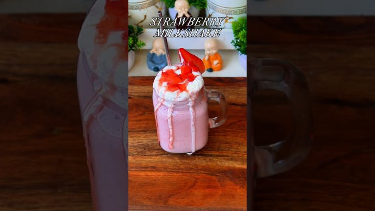 Strawberry Milkshake Recipe 🍓 | Strawberry Milkshake at home #Shorts #strawberry #milkshake