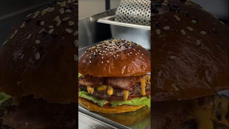 Cheese Burger 🍔 #beefburger #cheeseburger #shortsviral #food #short #shorts #shortvideo #shortsfeed