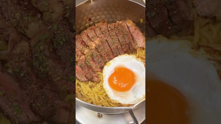 Steak & Ramen 🥩 #ramen #noodles #beef #steak #koreanramen #tiktokrecipe #tiktokviral #food #cooking