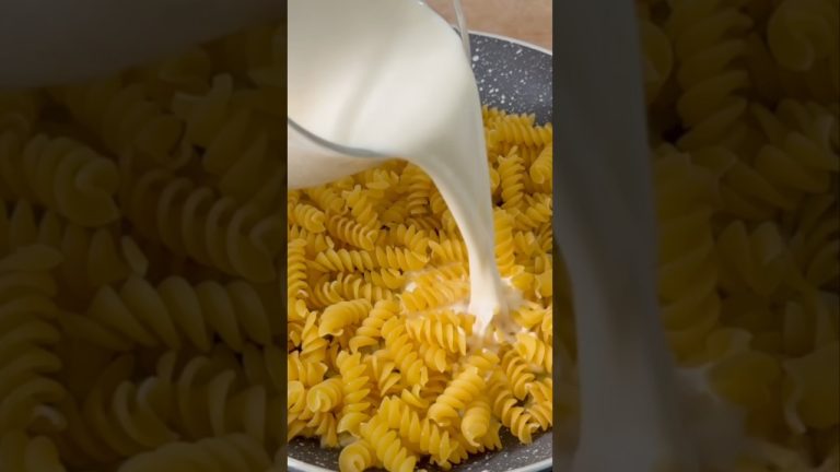 EASIEST CREAMY PASTA RECIPE | How to make delicious pasta with 1 pan #shorts