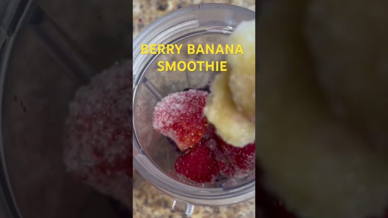 Quick & Easy Smoothie -Blend This! #smoothierecipes #berries  #viralshort #easysmoothierecipe