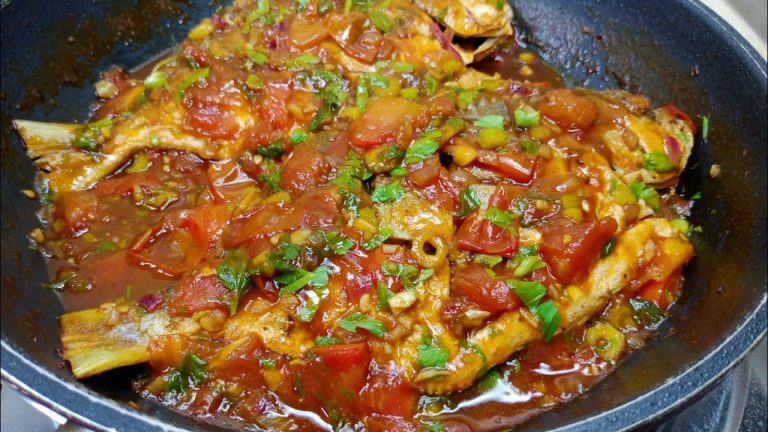 IT'S SO DELICIOUS! SIMPLE AND SUPER EASY FISH IN TOMATO AND CELERY SAUCE!