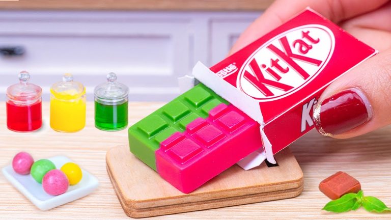 SWEET KITKAT Cake🌈Amazing Miniature Chocolate KITKAT Cake Decorating Recipe 🎂1000+Yummy Cake Dessert