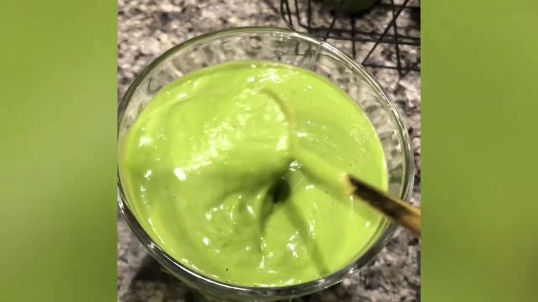 🌱 Green Trio Smoothie Recipe | Avocado, Spinach & Matcha Powerhouse! 🍵