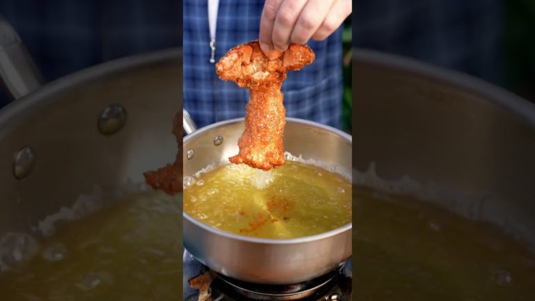 Fried lobster tail SANDWICH 🦞w/ @LaurentDagenais