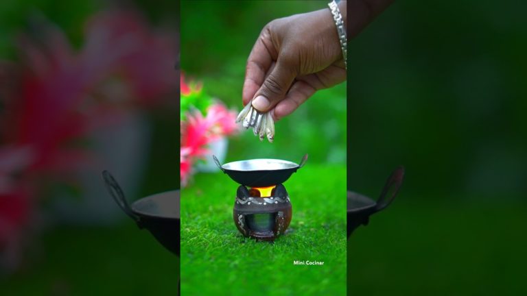 Traditional fish fry 🐠🍳#shorts #shortsvideo #youtubeshorts #minicocinar