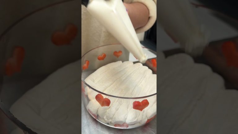 🍓 Strawberry Tiramisu Trifle #Shorts