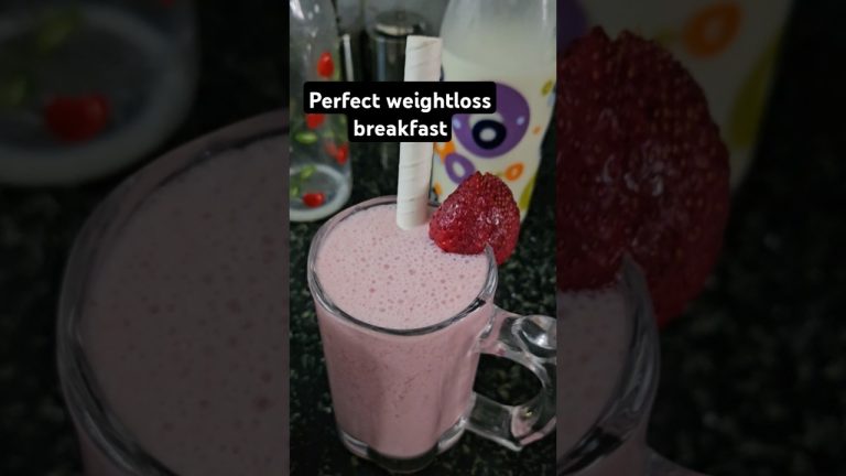 Weightloss breakfast smoothie recipe #stawberry #milkshake  #smoothierecipes #weightlossrecipe
