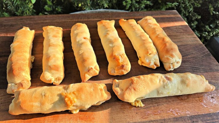 Frikandellen Rolls – Der schnelle Snack vom Grill mit extra Käse (Sicherheitsgouda)