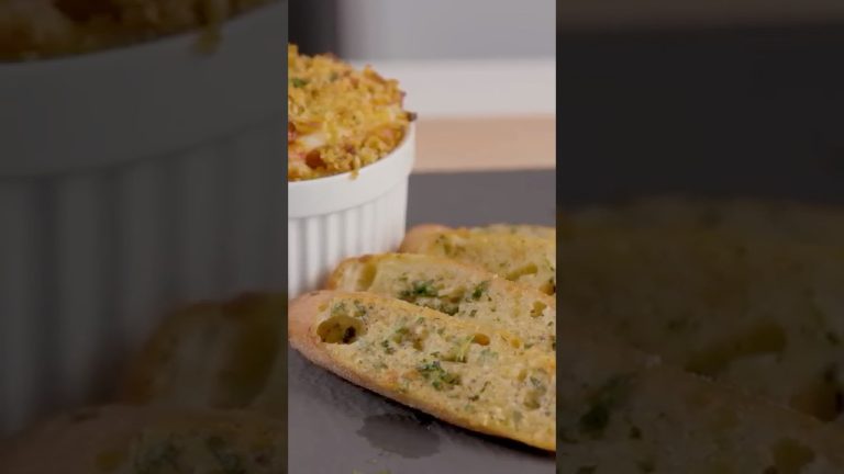 Crispy, Buttery, Cheesy – The Perfect Garlic Bread