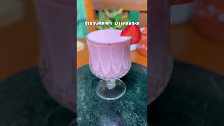 Strawberry Milkshake Smoothie Recipe | Easy and Delicious #strawberry  #milkshake #shorts