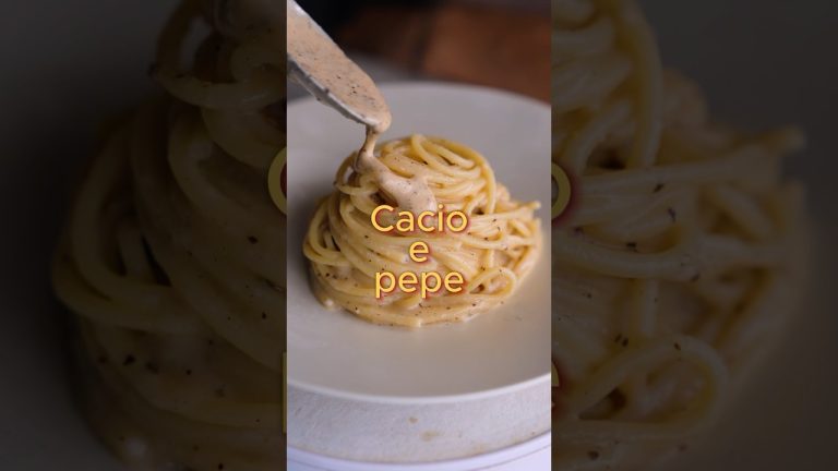 Authentic Cacio e pepe, only 3 ingredients 🧀