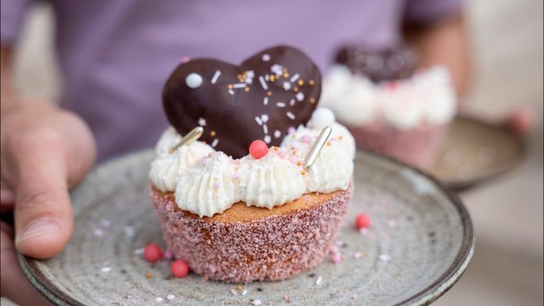 Dessert Saint Valentin facile & rapide : génoise confiture de fraise et coeur au chocolat